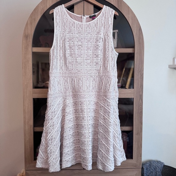 Vince Camuto Dresses & Skirts - Vince Camuto Lace Dress XL Cream Sleeveless Fit & Flare Wedding Guest Bridal